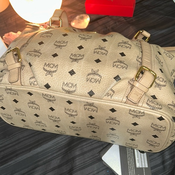 MCM Beige Visetos Coated Canvas Large Tote/Crossbody – Two-Way Bag - Picture 15 of 17